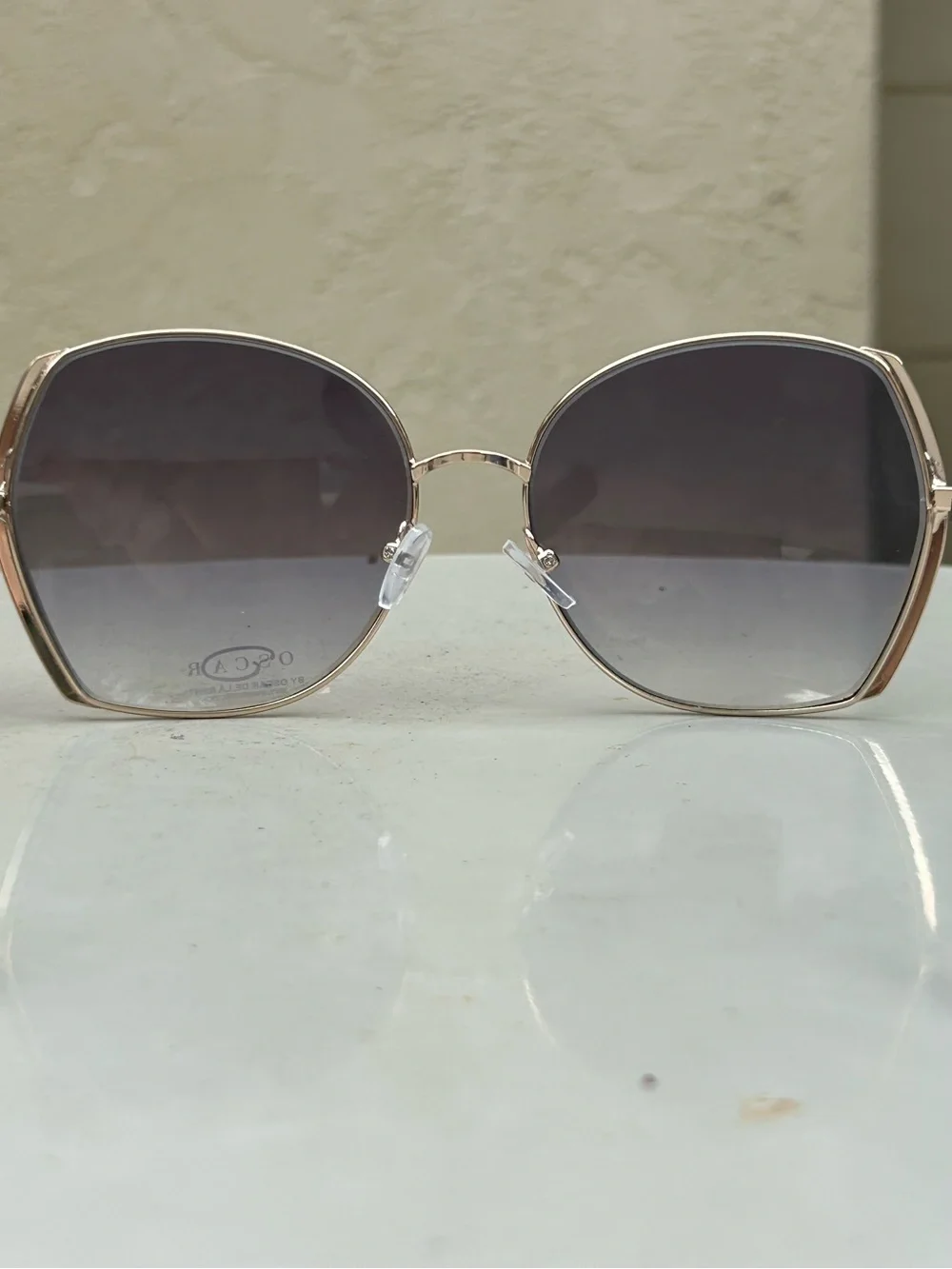 Oscar De La Renta, women’s Oversized Gradient Black Frame Sunglasses